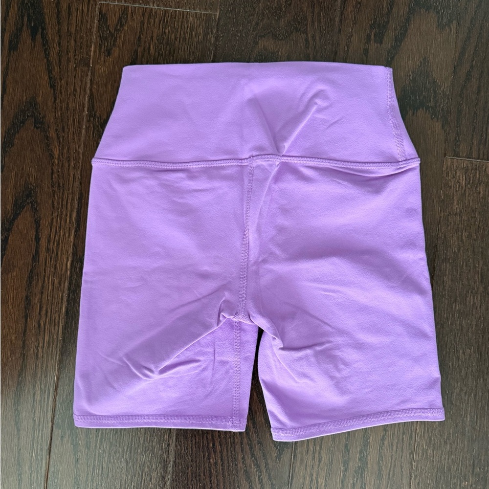 Alo Yoga Lilac Biker Shorts - Picture 6 of 7